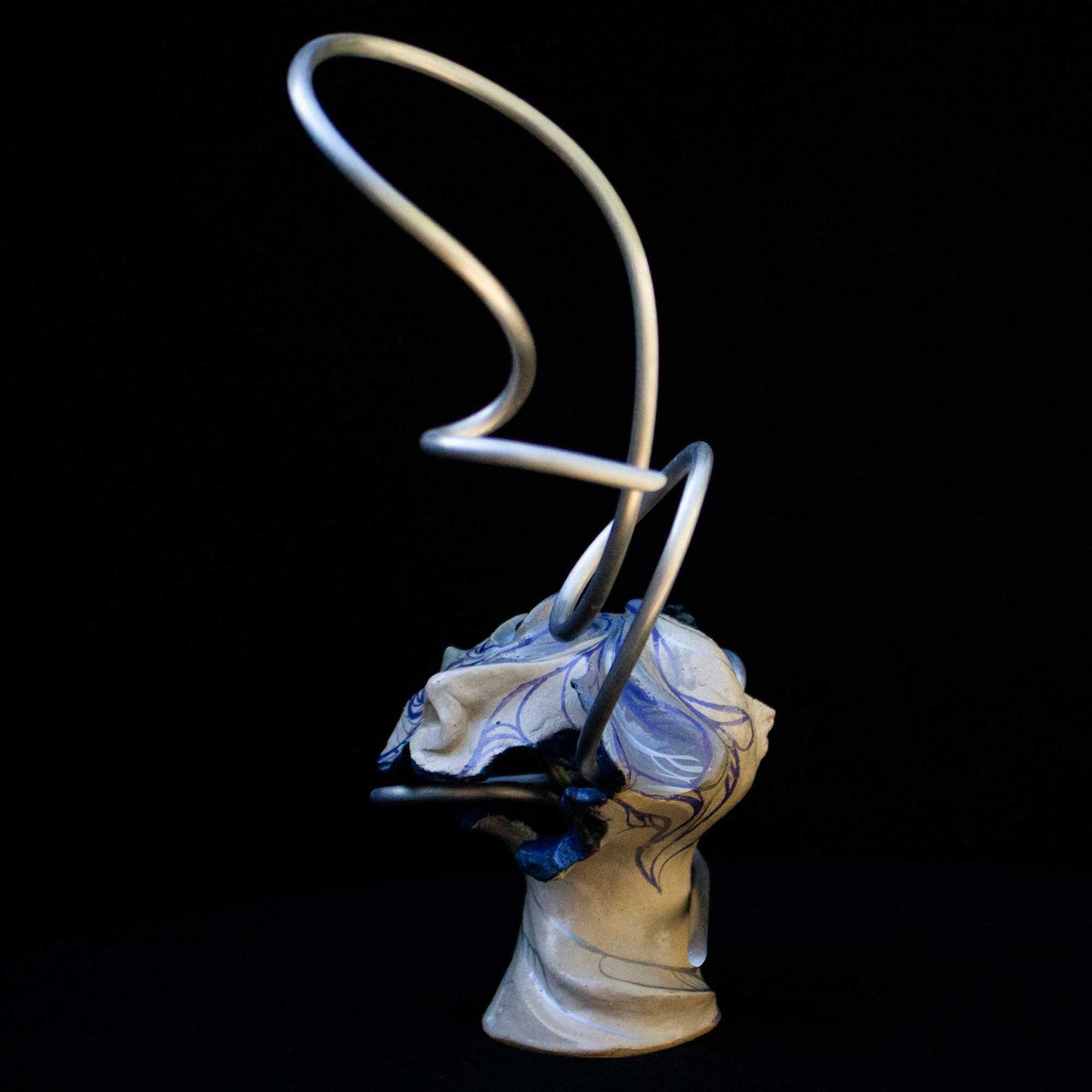 Ceramic sculpture with aluminium details